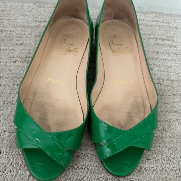 Christian Louboutin Green flat open toe sandals - Picture 6 of 7